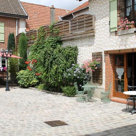 Chambres D'Hotes : La Cour D'Etrepy Le Mesnil-sur-Oger Luaran gambar